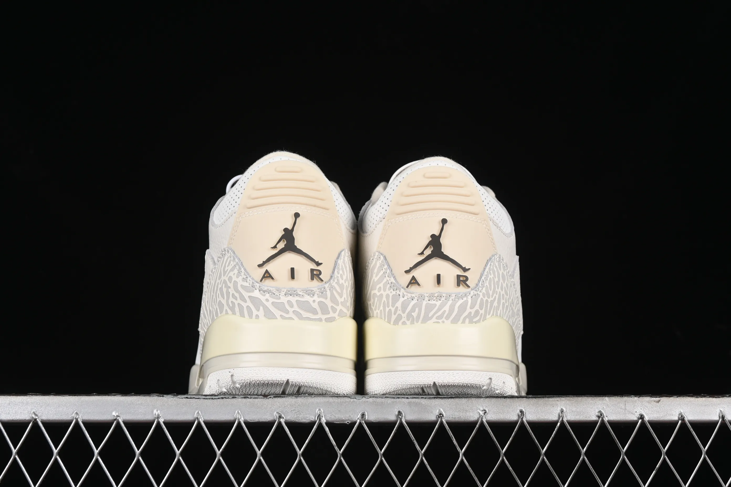 All categories Air Jordan Jordan series basketball shoes Air Jordan 3 Travis Scott x Air Jordan 3 Retro "Cactus Jack" AJ3 Joe 3 joint cream off-white barb basketball shoes 136064-668